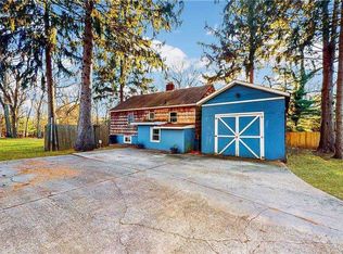 20 Cross Rd, Ridge, NY 11961