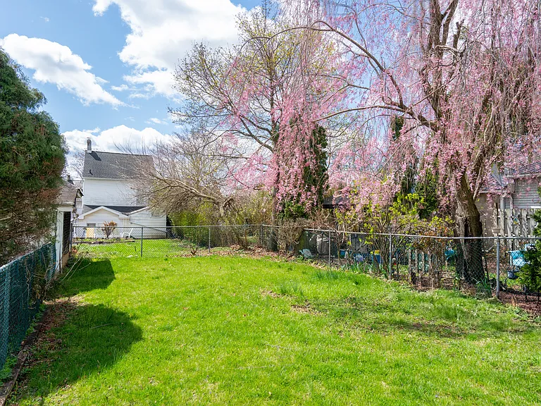 51 W Fairview St — Photo 22
