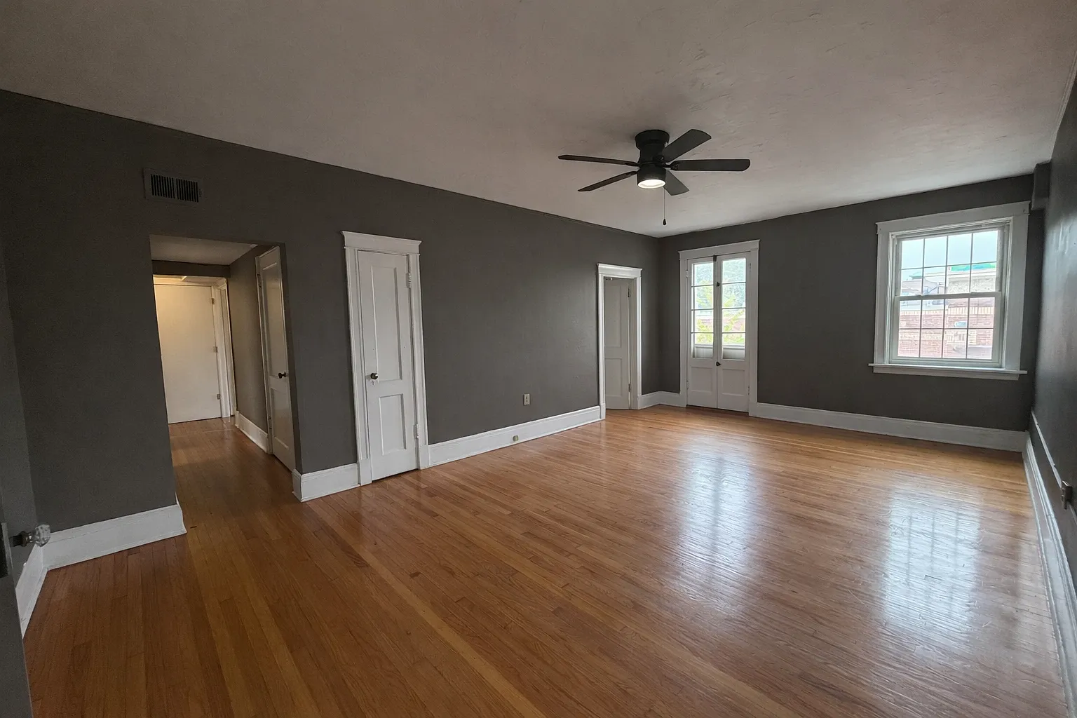 2 bed, 900 sqft, $1,545 — Photo 4
