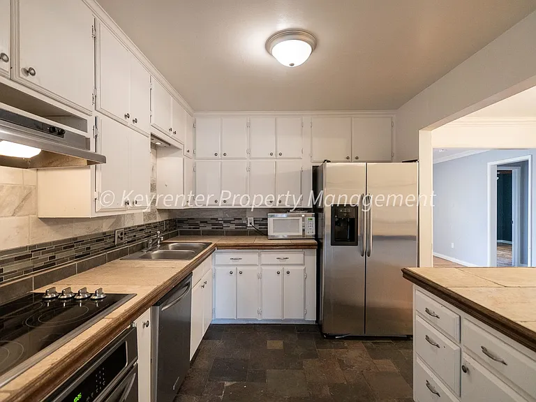 1622 W Britton Rd — Photo 3