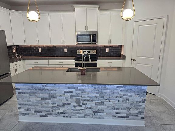 3rd image of 3071 Camden Way