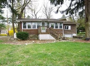 35 Hillside Ave, Stockholm, NJ 07460