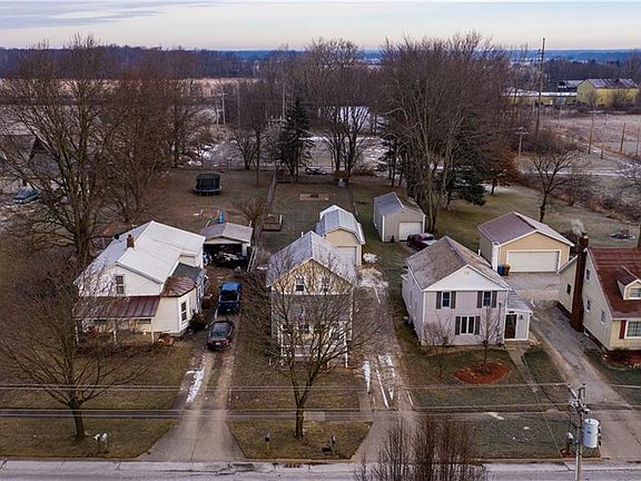 5th image of 328 W Main St