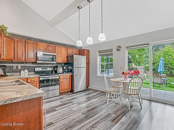 5th image of 2028 Bruce Ave