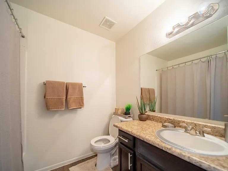 Country Club Terrace Apartments — Photo 28