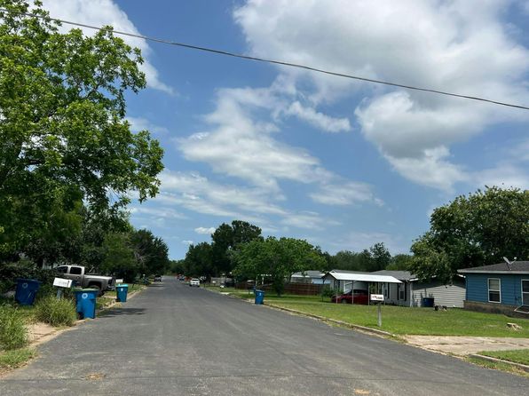 1410 E Bowie St, Beeville, TX 78102