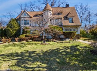 7 The Ct, New Rochelle, NY 10801