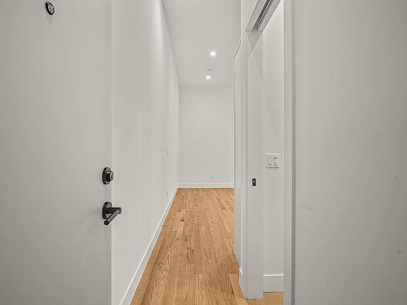 3rd image of 290 Divisadero St #A