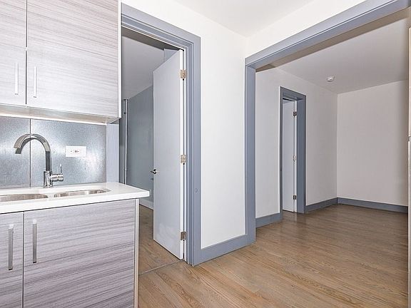 4th image of 1399 Saint Johns Pl #2B