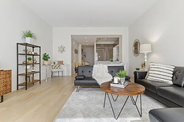 Sold by Luxian International Realty LLC | media 32