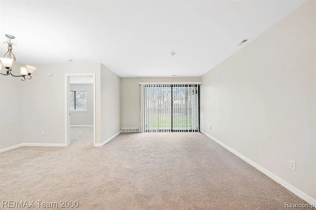 2 bed, 2.0 bath, 1028 sqft, $1,700 — Photo 3