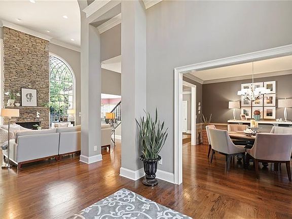 5th image of 2610 Coachmans Cir