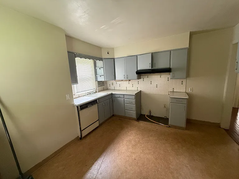 5649 Waterbury Ave — Photo 4
