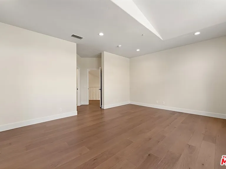 18500 Saint Moritz Dr — Photo 42