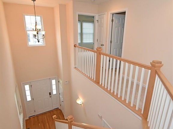 2nd image of 569 Hoge St
