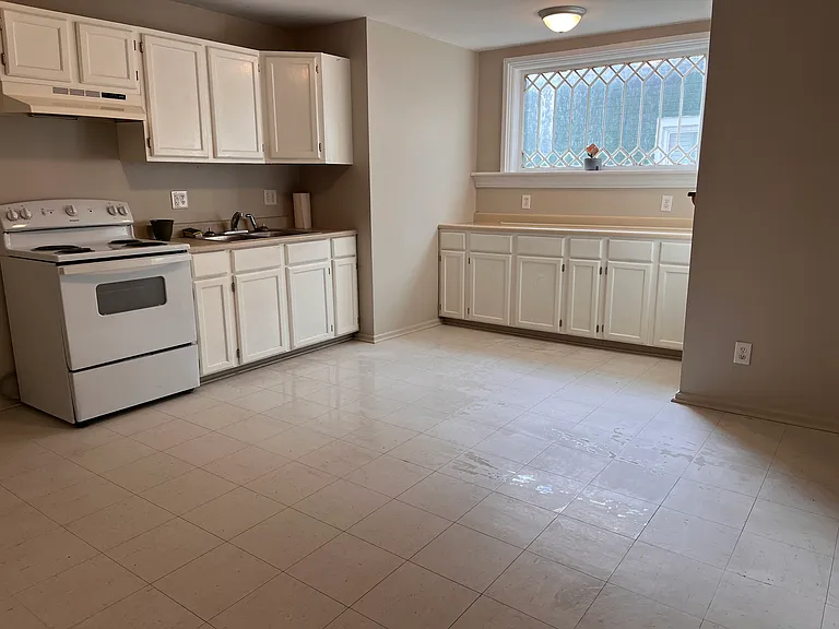 51 Ossian St — Photo 4