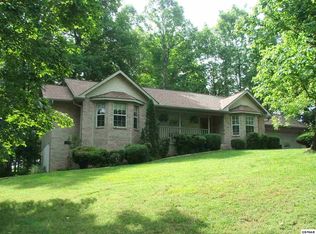 1247 Barton Fields Dr, Sevierville, TN 37862