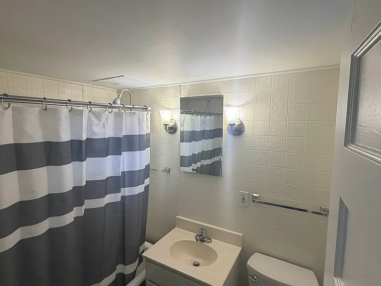 885 Grand Ave #5 — Photo 6