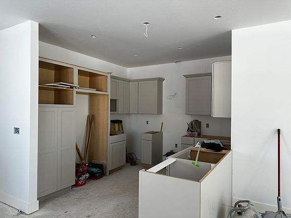 2nd image of 581 Waterford Village Dr NW