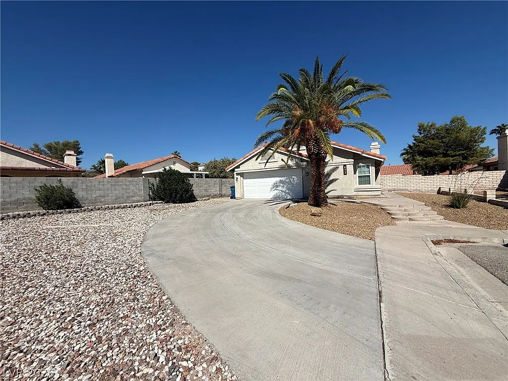 2 bed, 2.0 bath, 1053 sqft, $2,000 — Photo 2