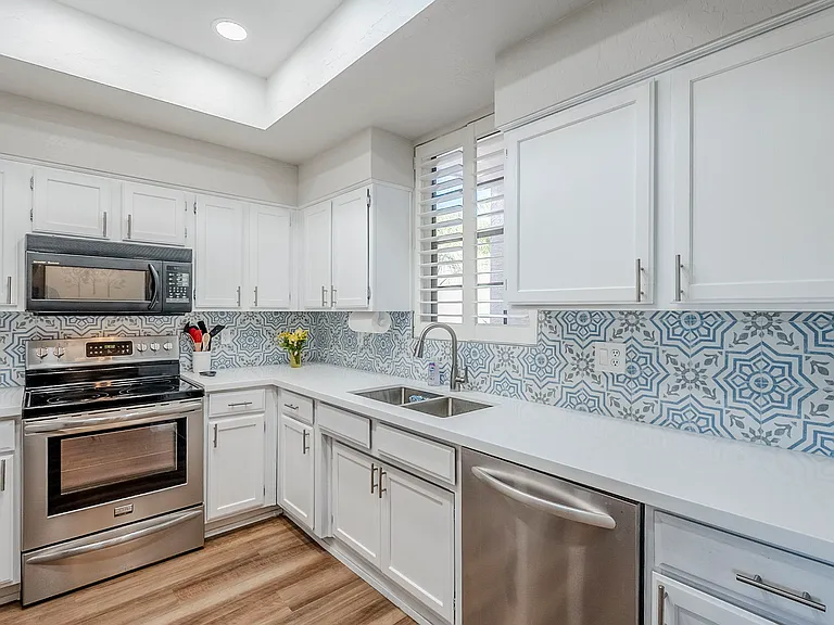 1029-7800 E Lincoln Dr — Photo 12