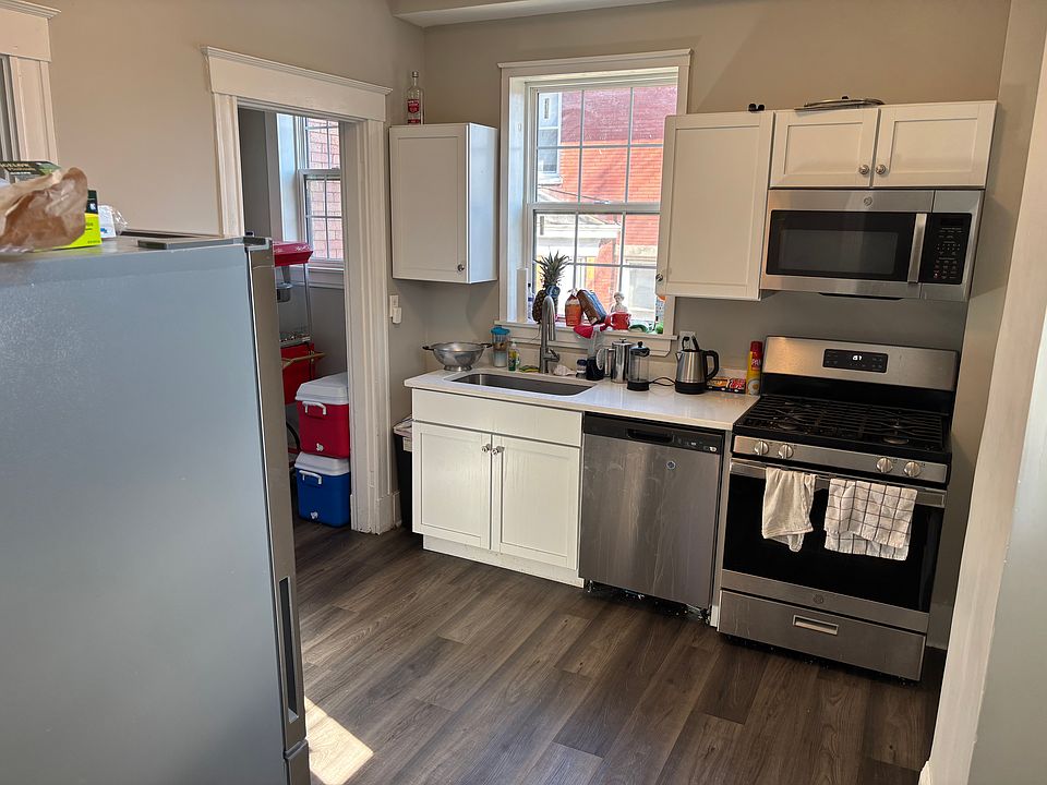 1st image of 281 McCormick Pl