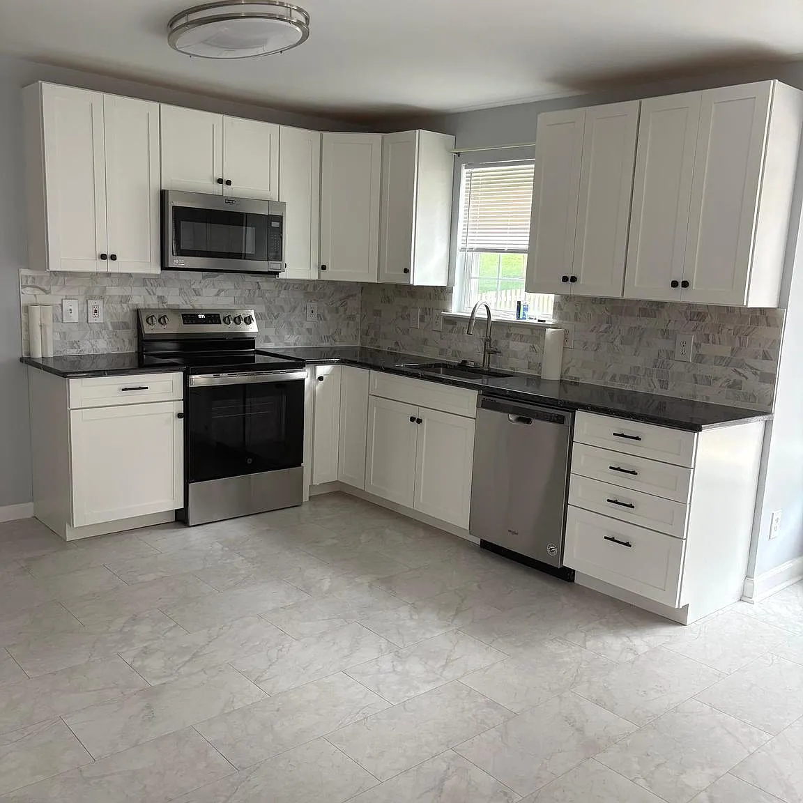 4 bed, 4.0 bath, 2368 sqft, $2,950 — Photo 4