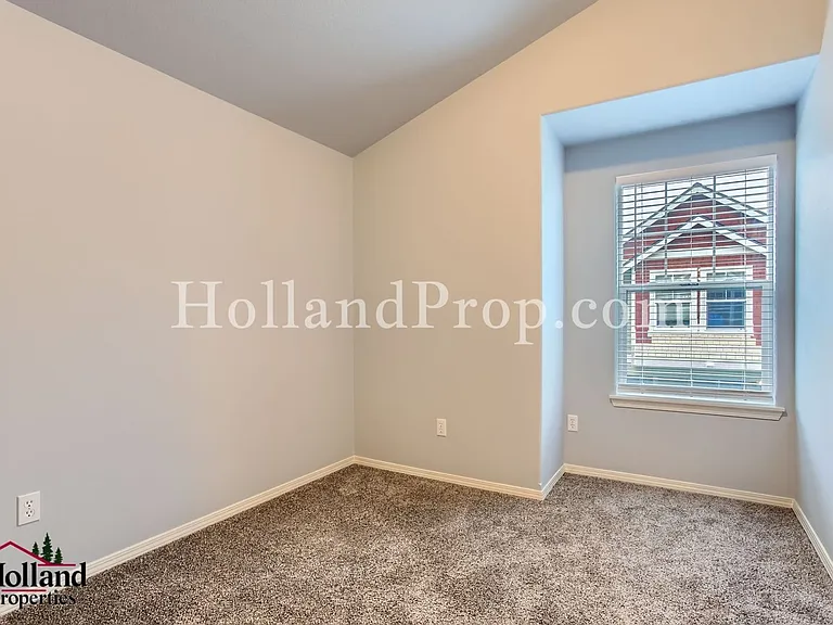 8641 NE Trafalgar Ln — Photo 11