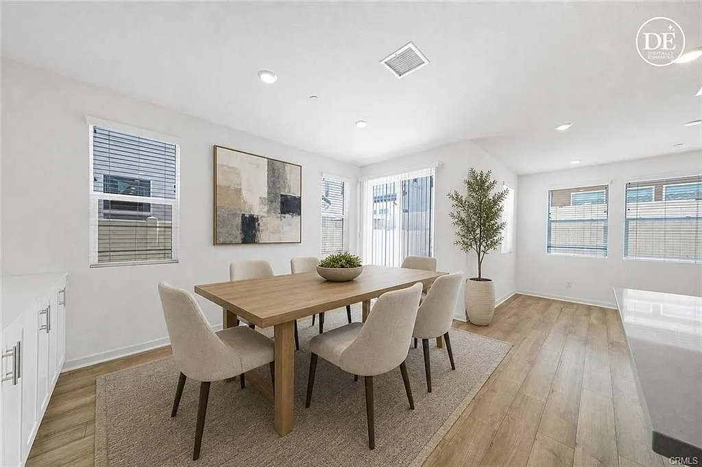 4 bed, 3.0 bath, 2175 sqft, $4,100 — Photo 3