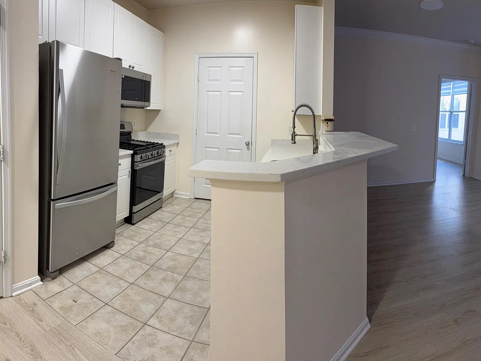 2 bed, 2.0 bath, 1098 sqft, $2,650 — Photo 3