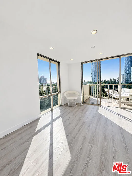 2 bed, 2.0 bath, 1066 sqft, $6,100 — Photo 4