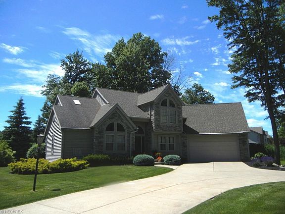 2nd image of 2145 Redwood Pl