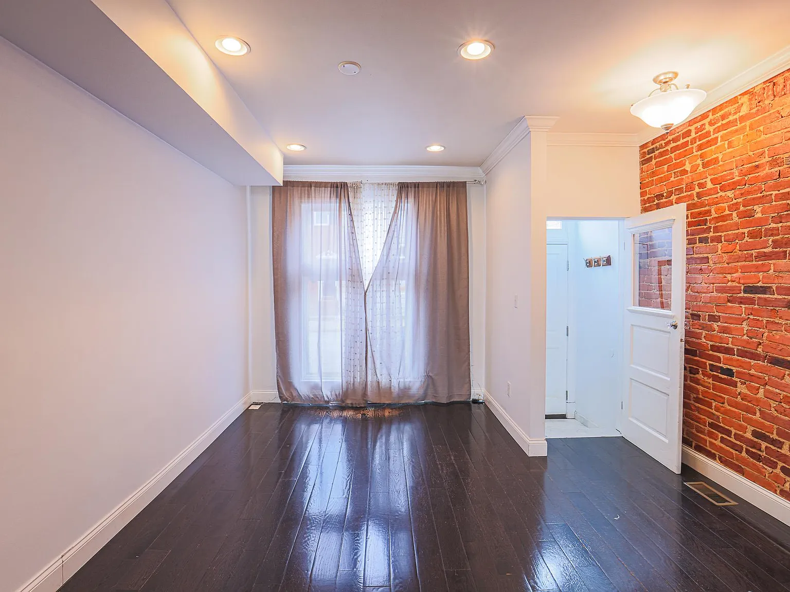 236 S Bouldin St — Photo 4