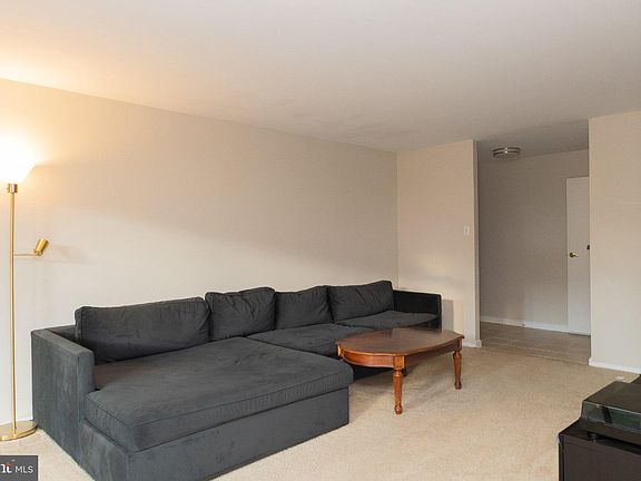 5th image of 2016 Colts Neck Rd APT 9/1A