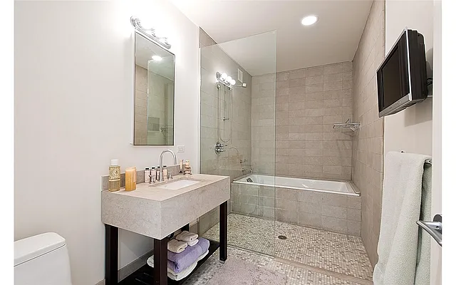 Sold by Douglas Elliman | media 17