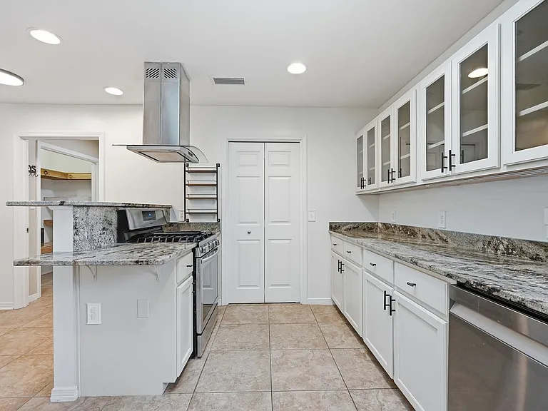 1651 Northridge Rd — Photo 16
