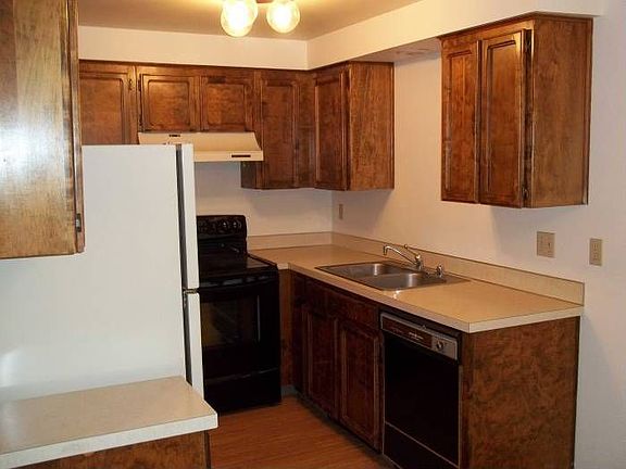 2nd image of 617 SE 121st Ave APT 16