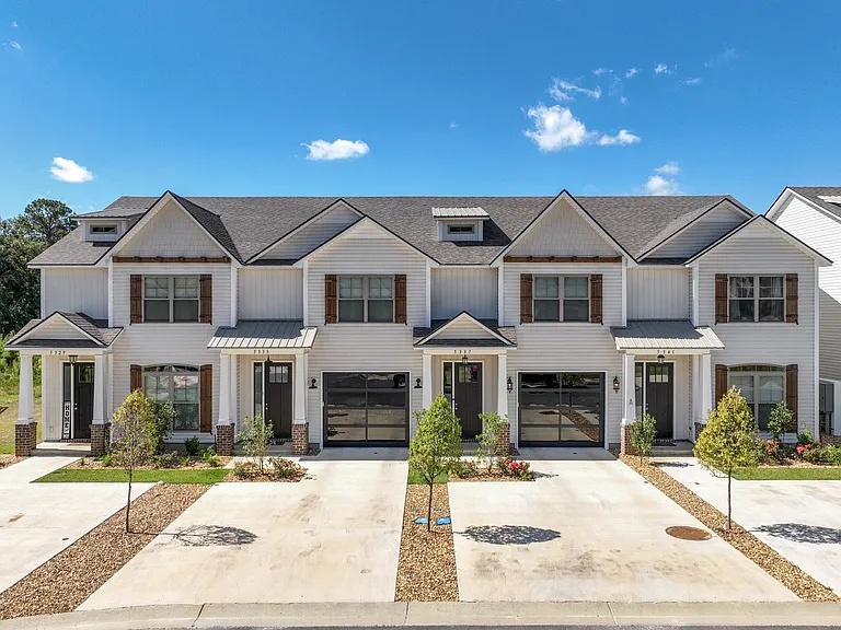 5253 Hamilton Cir — Photo 1