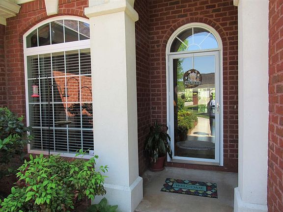 3rd image of 506 Woods Edge Way