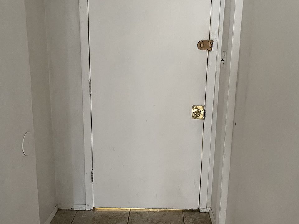 1st image of 6121 Ridge Ave Studio B
