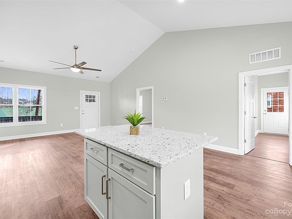 4th image of 113 Cleveland Ave