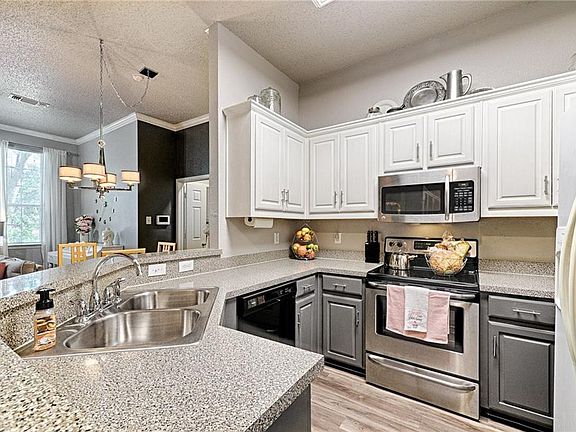 5th image of 2501 Pinegrove Cir