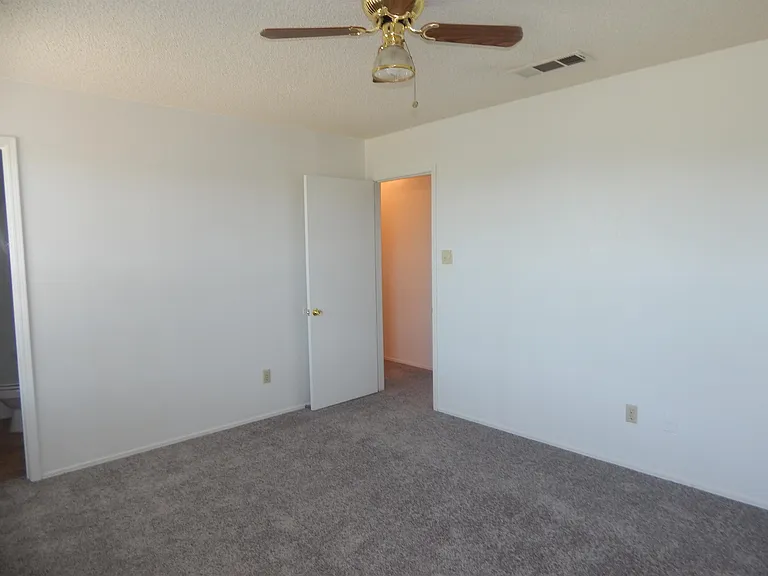 1613 Bobby Lee Killeen TX 76549

Master Bedroom 12.75 X 11