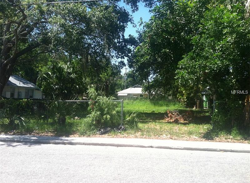 1st image of 1106 17th Ave W