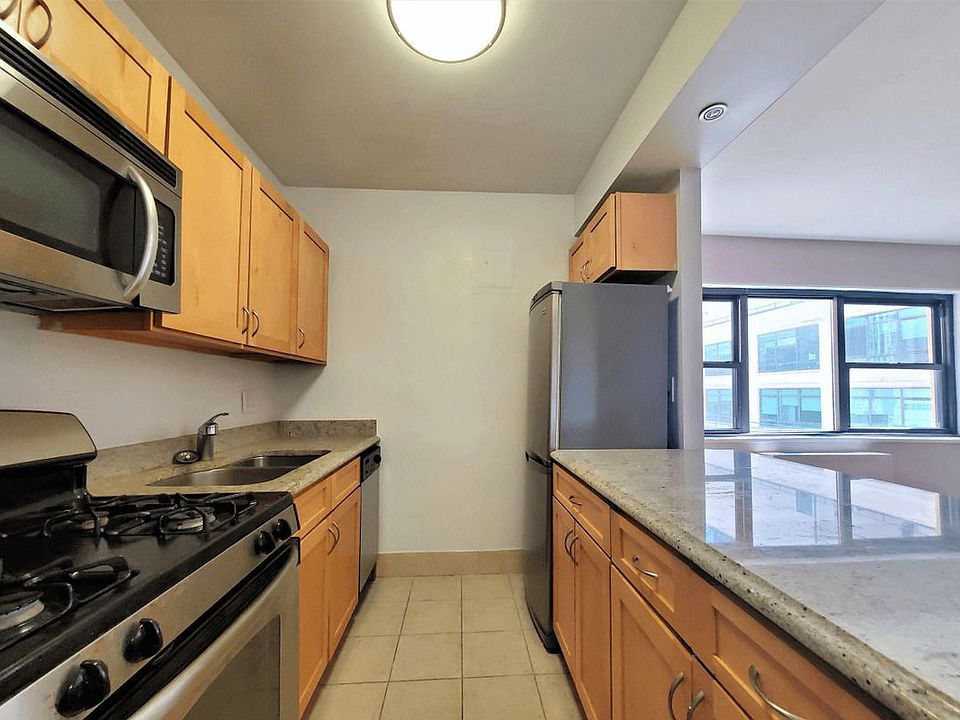 1st image of 301 E 47th St APT 17N
