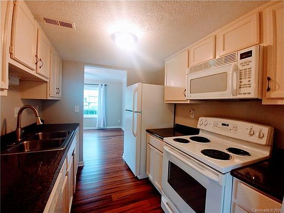 5th image of 7625 Holly Grove Ct
