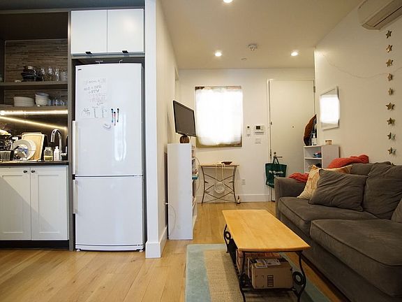 4th image of 91 Montrose Ave APT 2R