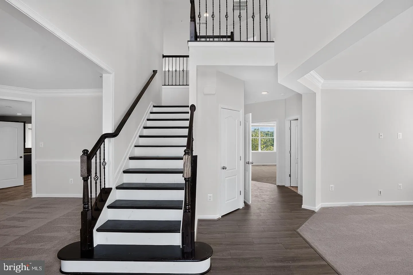 5 bed, 5.0 bath, 3820 sqft, $4,500 — Photo 2