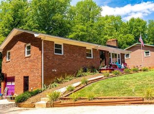 1040 15th St SE, Hickory, NC 28602