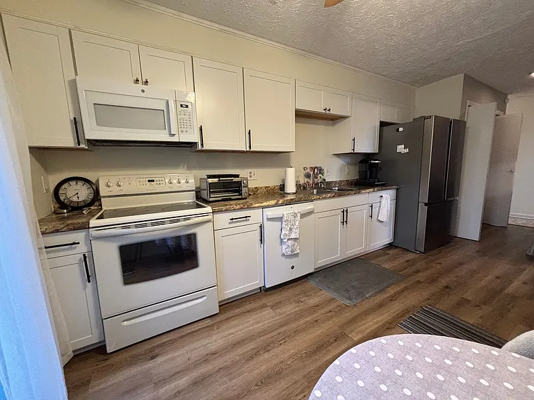 2012 Lakemeadow Dr — Photo 41